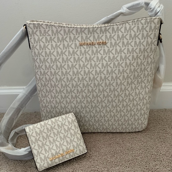 Michael Kors Jet Set Traveler Crossbody and Wallet - Picture 4 of 4